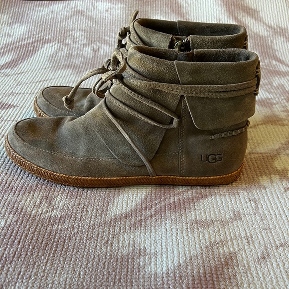 Nwot Ugg Reid Moccasin Booties Slate 